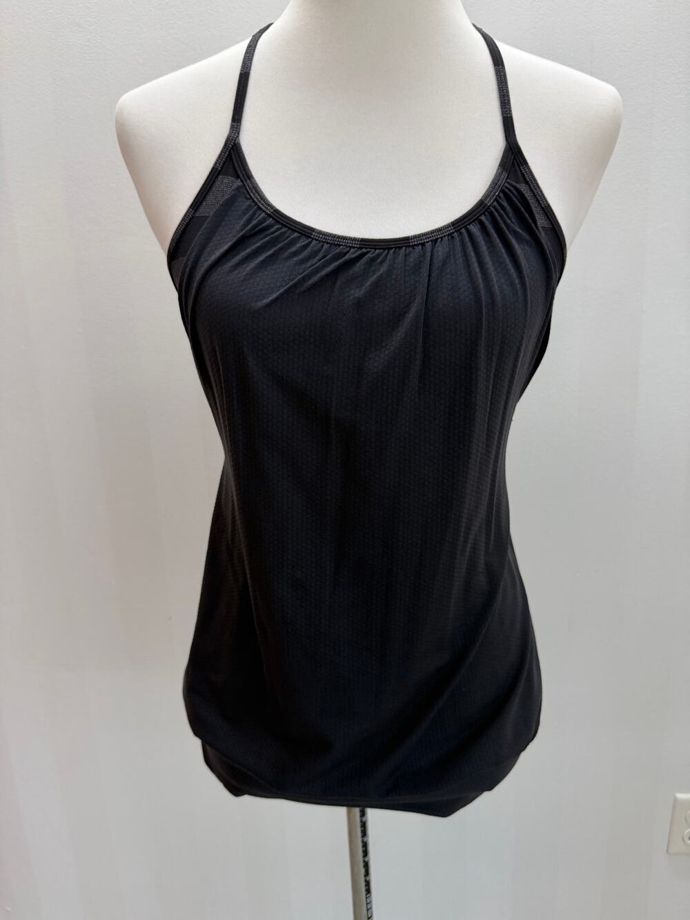 Lululemon No Limits Tank Black/Gray Built-In Bra Open Back Sz 4 NO PADS